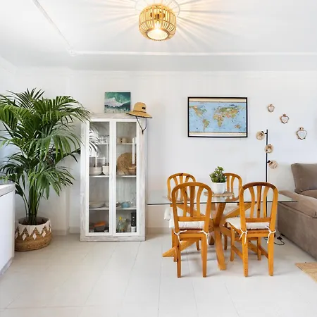 Acogedor Con Vistas Al Mar En شقة